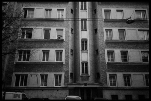 gemeindebau-front-burg